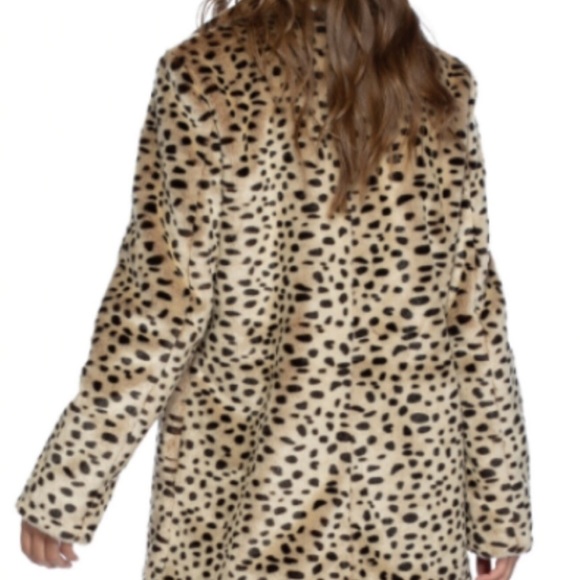 ♦️SOLD♦️Plush Leopard  Print Coat - Picture 3 of 3